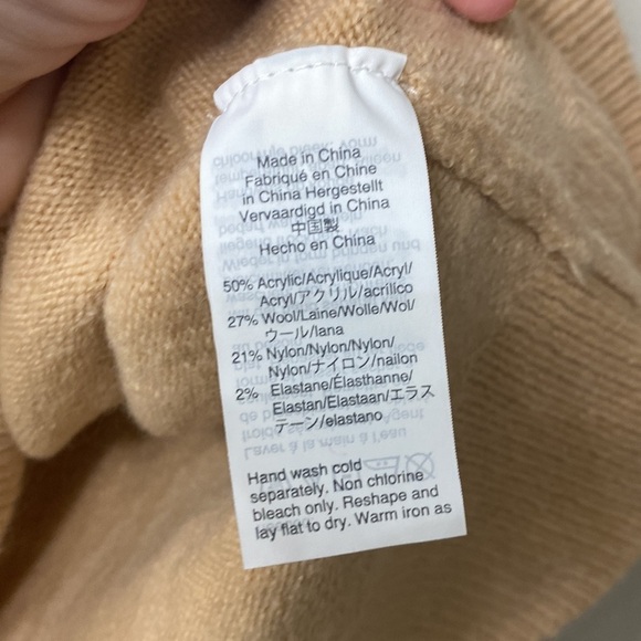 Madewell V- Neck tan sweater size medium - Picture 6 of 9